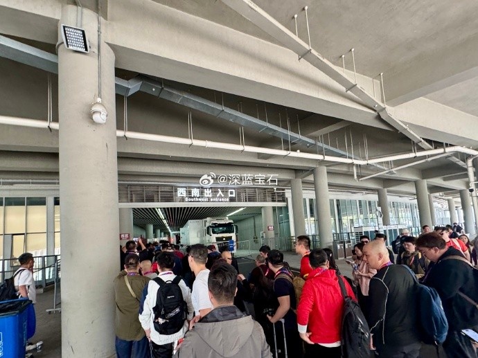  盛況空前！記者曬照：距離中澳之戰(zhàn)還有三小時，現(xiàn)場記者已超百名